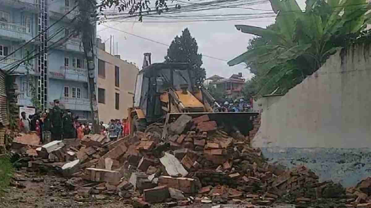 कोसी अस्पतालका अनधिकृत संरचना महानगरले हटाउँदै